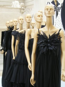 Valentinos klänningar utställda på Ara Pacis